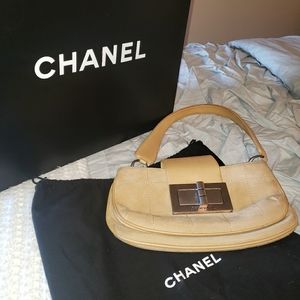 Channel with dustbag and box